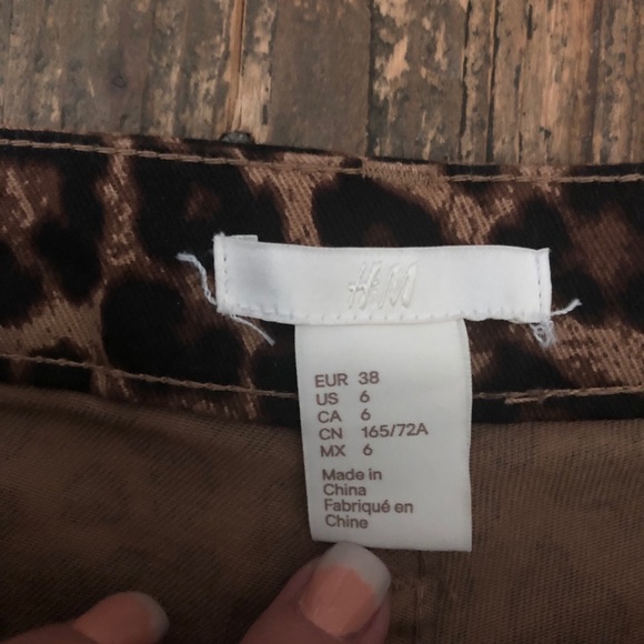 SHORTS 3 FOR $20 H&M Shorts - Picture 3 of 3